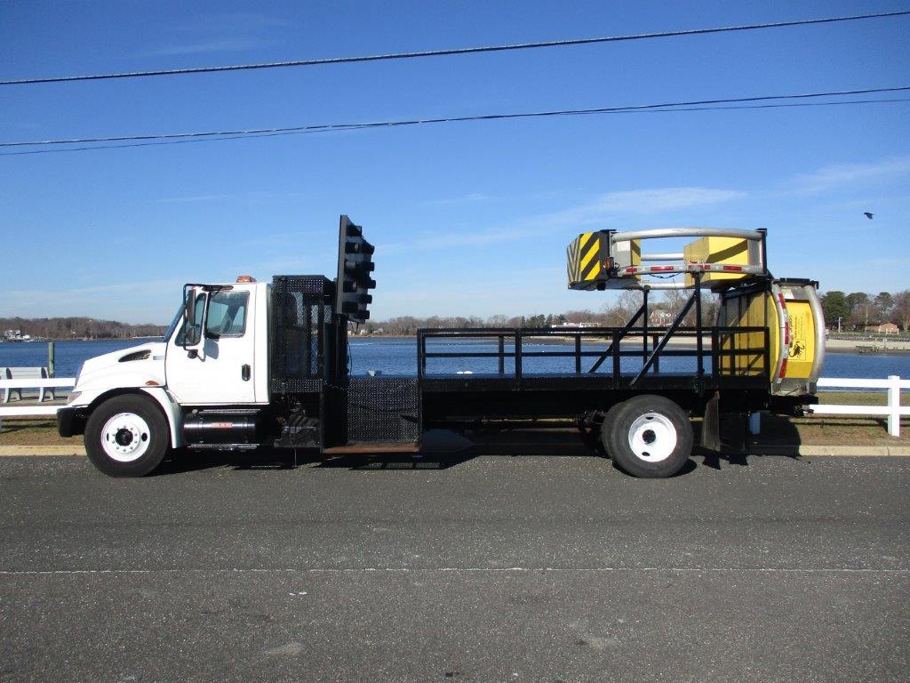 USED 2005 INTERNATIONAL 4300 ATTENUATOR TRUCK FOR SALE IN IN NEW JERSEY