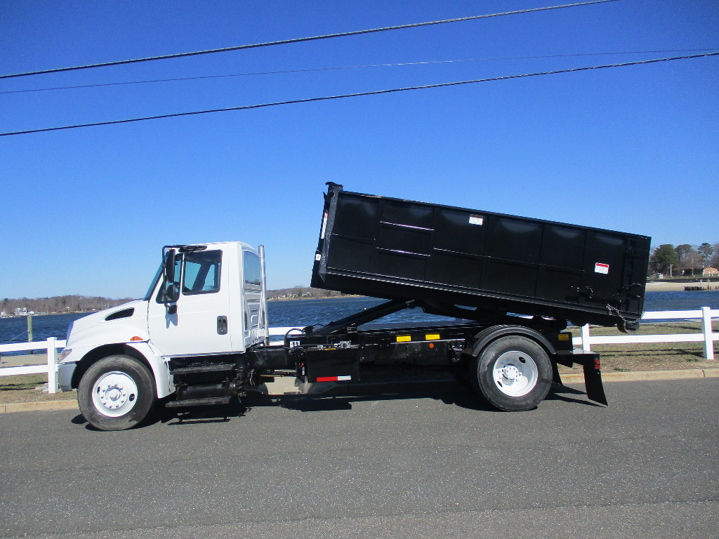 USED 2010 INTERNATIONAL 4300 HOOKLIFT TRUCK FOR SALE IN IN NEW JERSEY