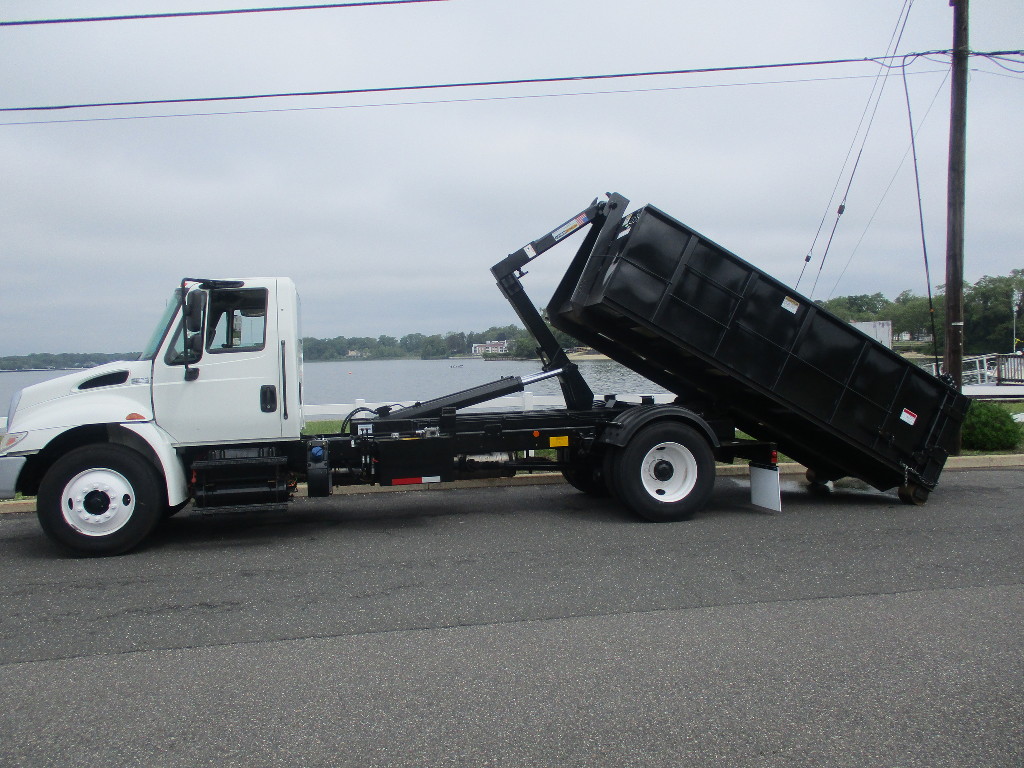 USED 2017 INTERNATIONAL 4300 HOOKLIFT TRUCK FOR SALE IN IN NEW JERSEY