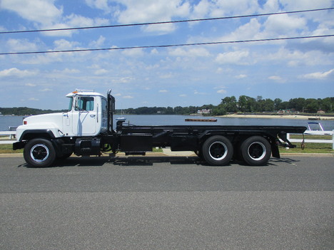 USED 2002 MACK RD688S ROLL-OFF TRUCK #12322-5
