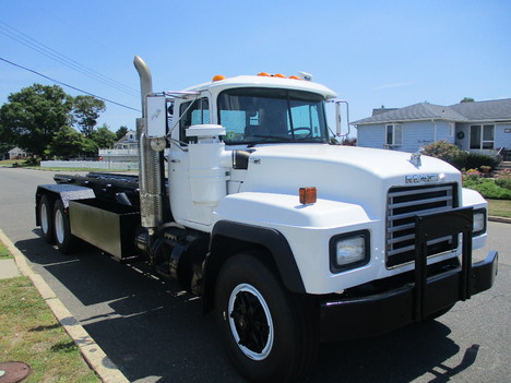 USED 2002 MACK RD688S ROLL-OFF TRUCK #12322-6