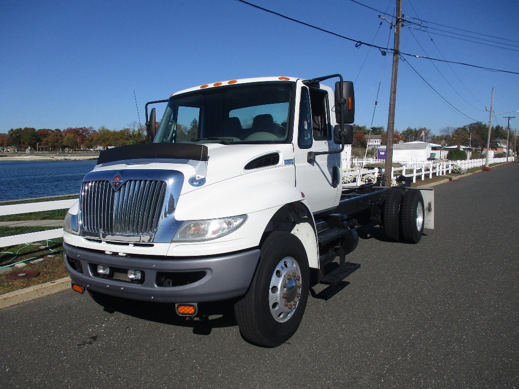 USED 2015 INTERNATIONAL 4300 CAB CHASSIS TRUCK #12389