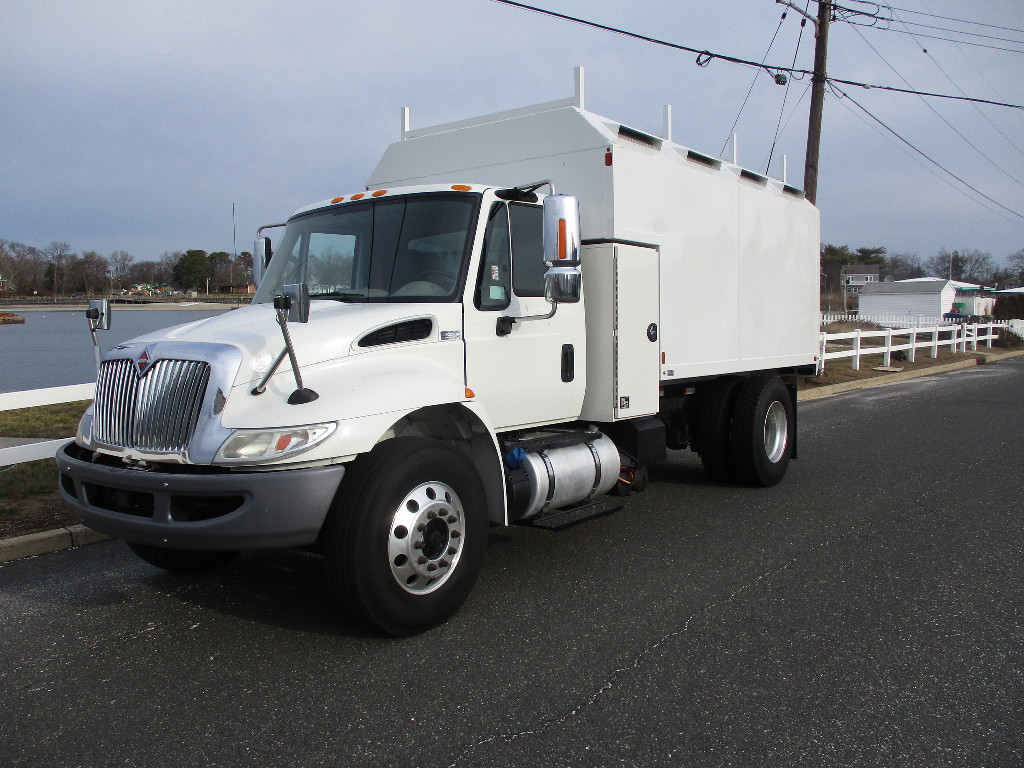 USED 2018 INTERNATIONAL 4300 CHIPPER DUMP TRUCK #12430