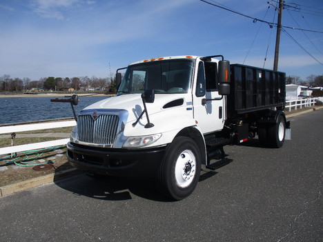 USED 2014 INTERNATIONAL 4300 HOOKLIFT TRUCK #12447-1
