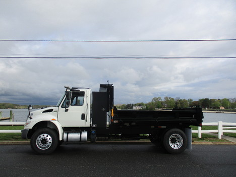 USED 2017 INTERNATIONAL 4300 DUMP TRUCK #12486-4