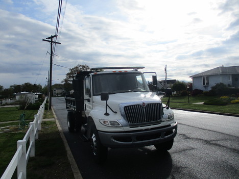 USED 2017 INTERNATIONAL 4300 DUMP TRUCK #12486-5