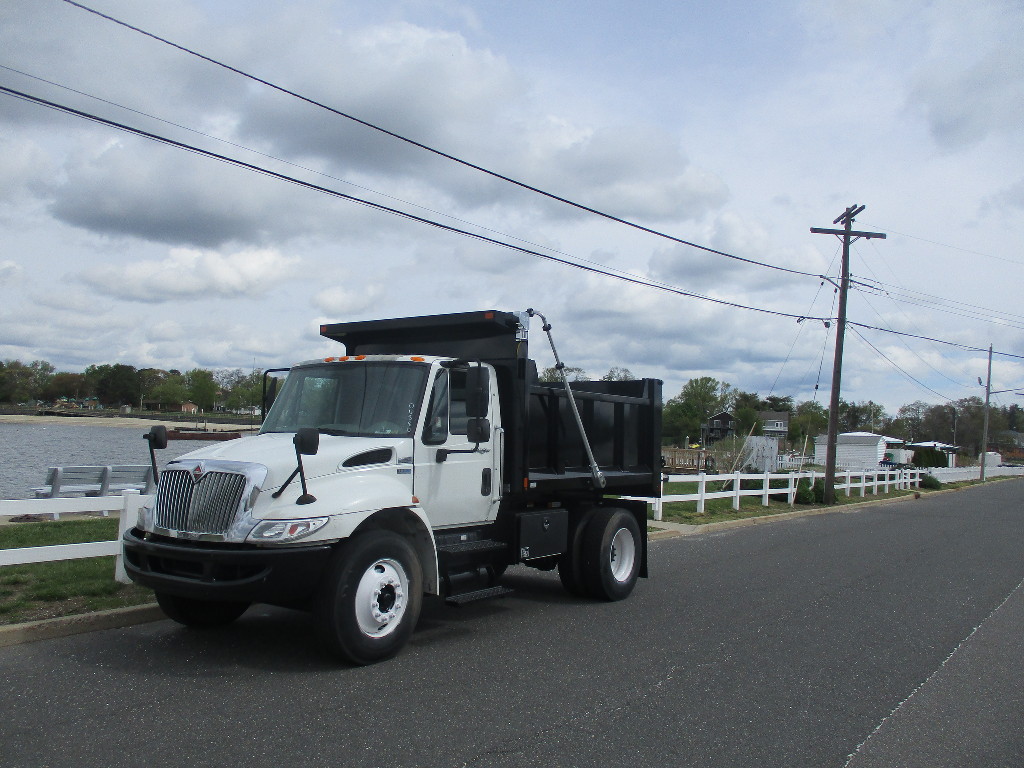 USED 2013 INTERNATIONAL 4300 DUMP TRUCK #12488