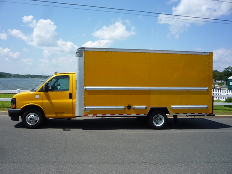 USED 2017 GMC SAVANA BOX VAN TRUCK #12490-4