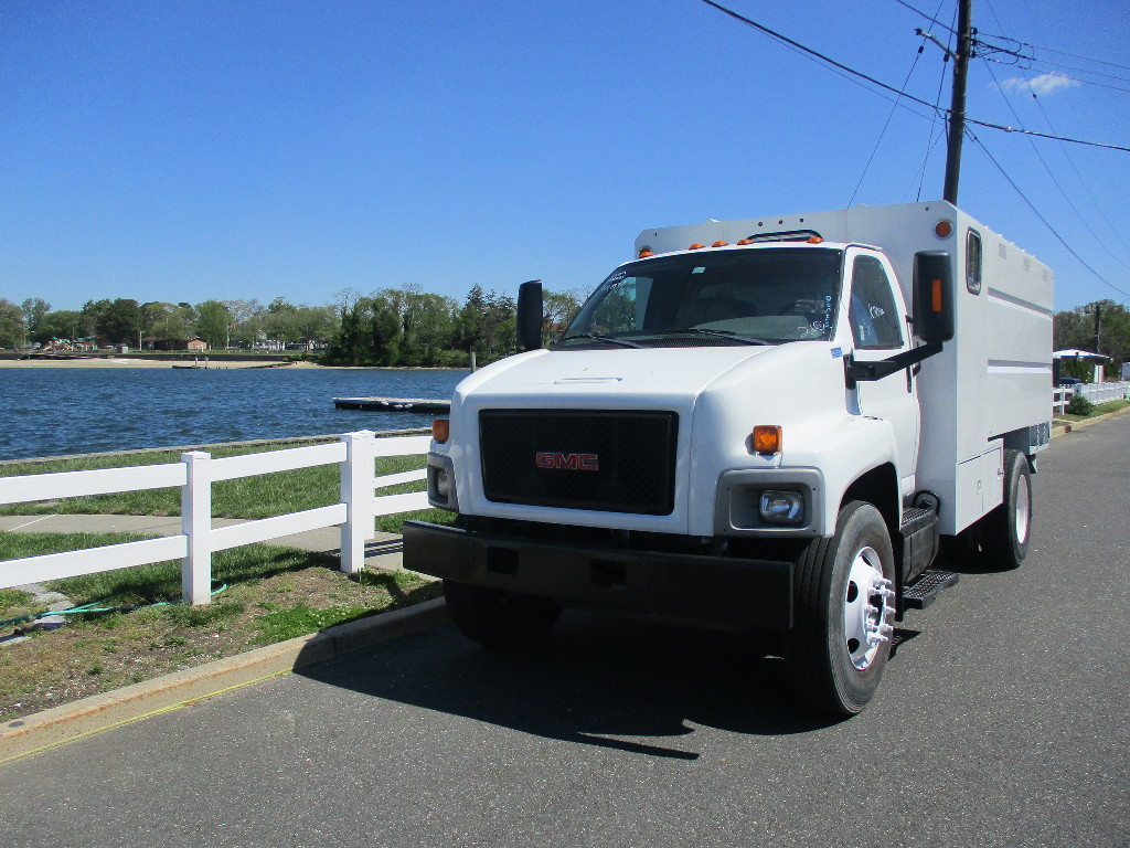 USED 2008 GMC C6500 CHIPPER DUMP TRUCK #12492
