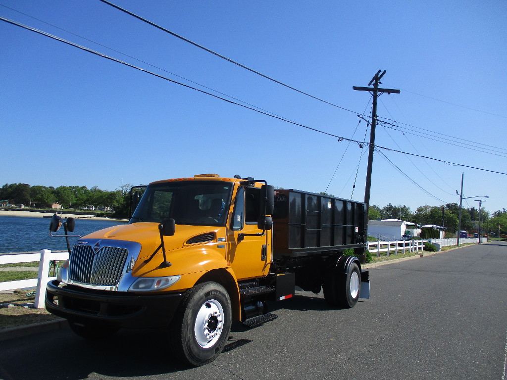 USED 2013 INTERNATIONAL 4300 HOOKLIFT TRUCK #12519