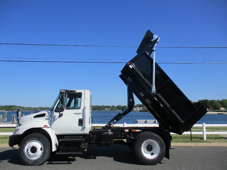 USED 2014 INTERNATIONAL 4300 DUMP TRUCK #12520-7
