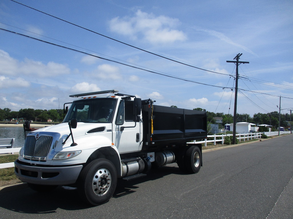 USED 2017 INTERNATIONAL 4300 DUMP TRUCK #12539