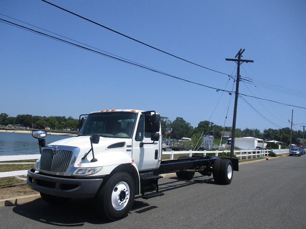 USED 2013 INTERNATIONAL 4300 CAB CHASSIS TRUCK #12542