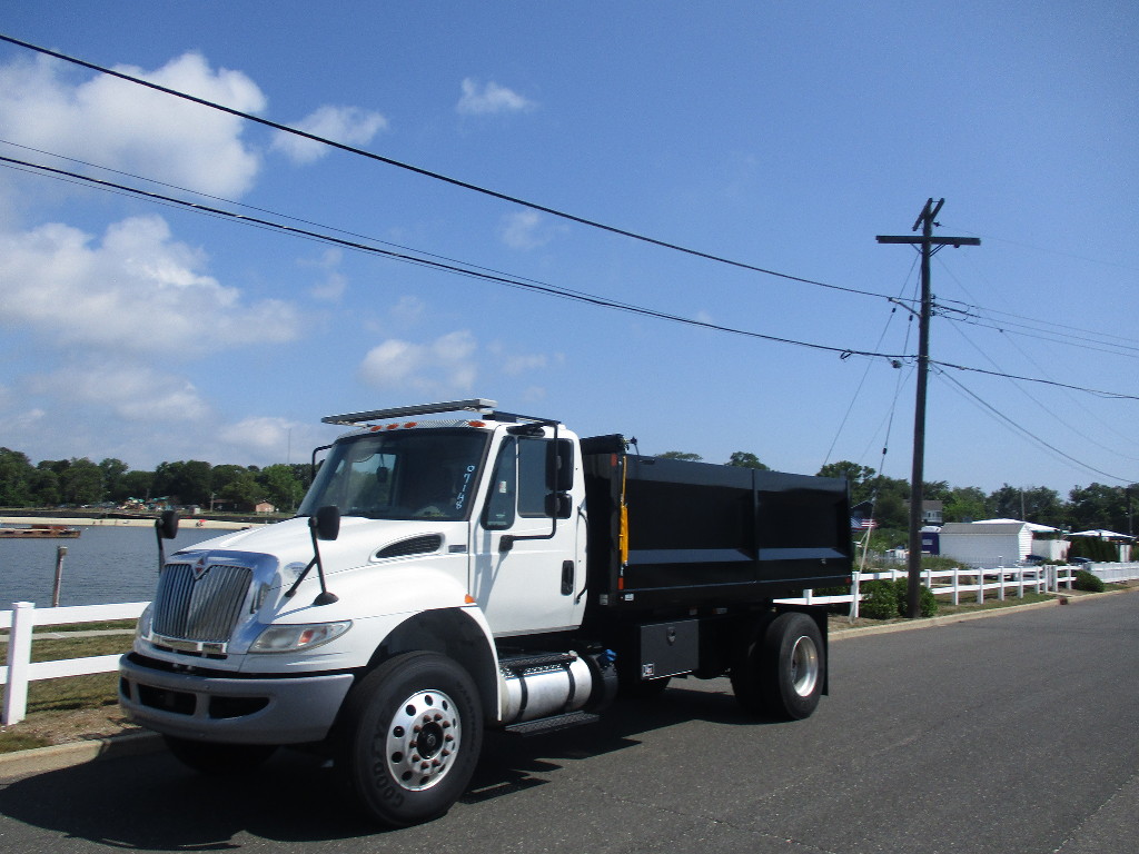 USED 2017 INTERNATIONAL 4300 DUMP TRUCK #12547