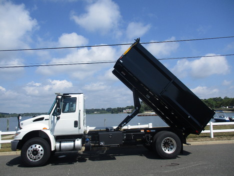 USED 2017 INTERNATIONAL 4300 DUMP TRUCK #12547-7