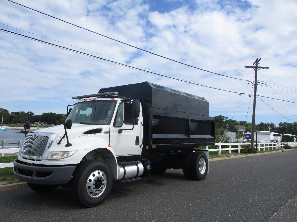 USED 2017 INTERNATIONAL 4300 CHIPPER DUMP TRUCK #12575