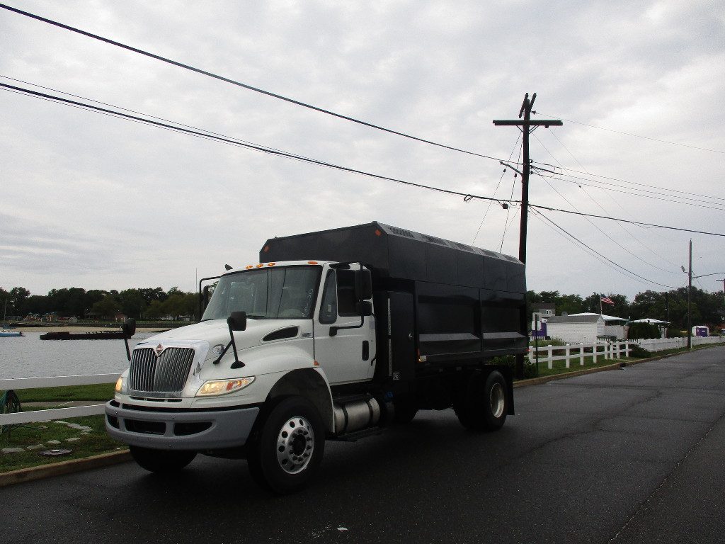 USED 2017 INTERNATIONAL 4300 CHIPPER DUMP TRUCK #12581