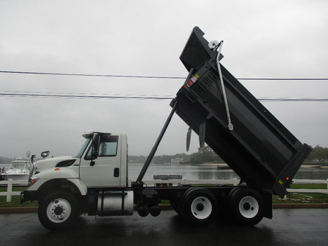 USED 2015 INTERNATIONAL 7400 DUMP TRUCK #12586-7