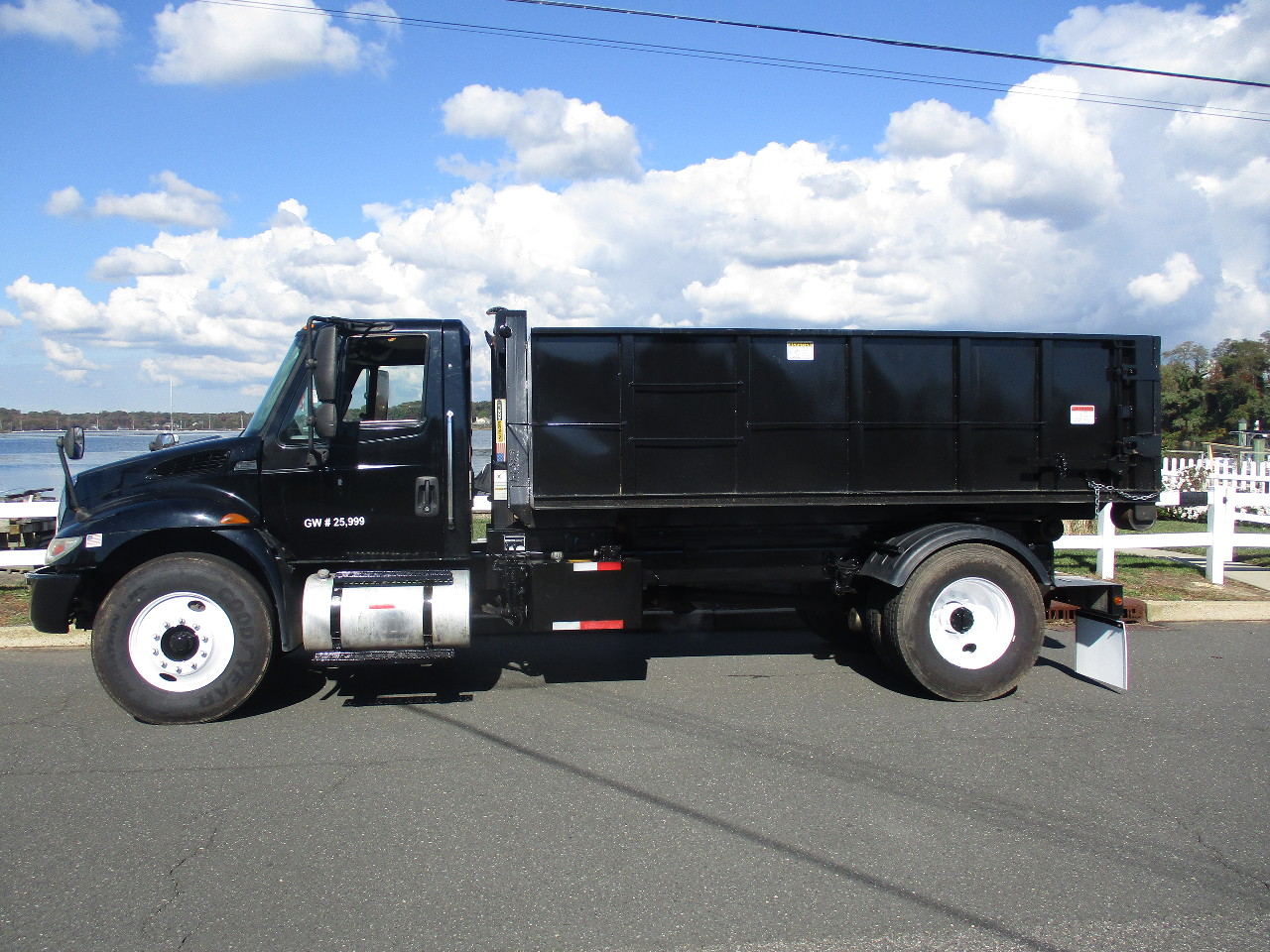 USED 2013 INTERNATIONAL 4300 HOOKLIFT TRUCK FOR SALE IN IN NEW JERSEY