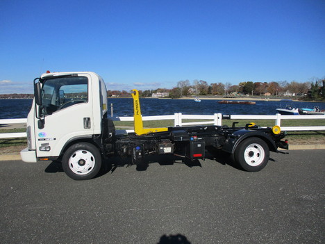 USED 2017 ISUZU NRR HOOKLIFT TRUCK #12618-4