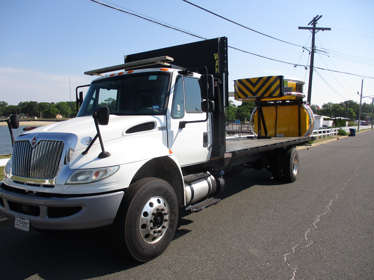 2016 INTERNATIONAL 4300 ATTENUATOR TRUCK FOR SALE 12745