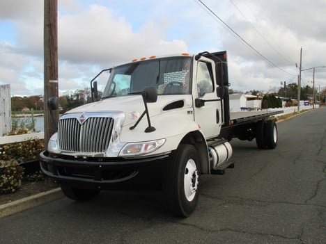 2019 INTERNATIONAL MV-607 Flatbed Truck #13019 2019 INTERNATIONAL MV-607 Flatbed Truck #13019