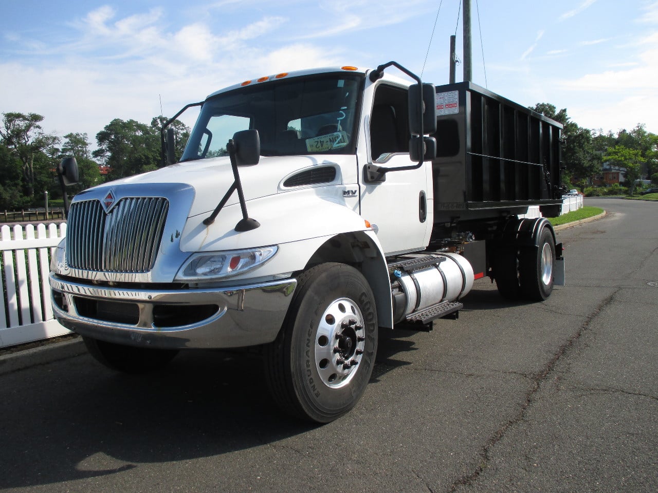 2019 INTERNATIONAL MV-607 Hooklift Truck #1 2019 INTERNATIONAL MV-607 Hooklift Truck #1