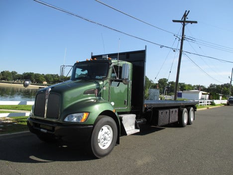 2016 KENWORTH T370 Flatbed Truck #13121 2016 KENWORTH T370 Flatbed Truck #13121