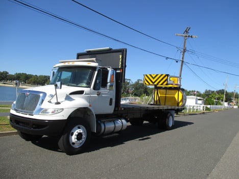 2016 INTERNATIONAL 4300 Attenuator Truck #13132 2016 INTERNATIONAL 4300 Attenuator Truck #13132