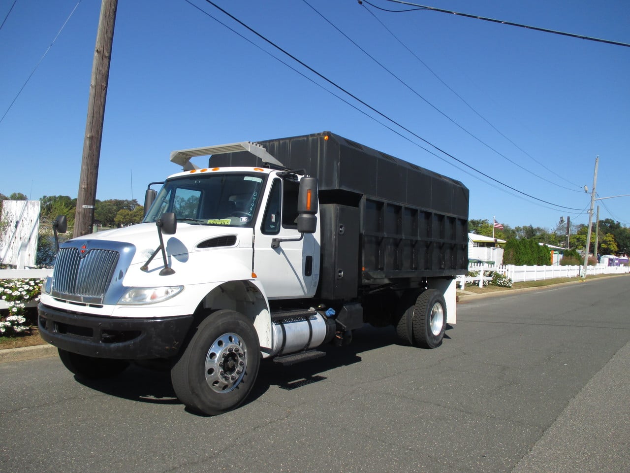 2017 INTERNATIONAL 4300 Chipper Dump Truck #1 2017 INTERNATIONAL 4300 Chipper Dump Truck #1