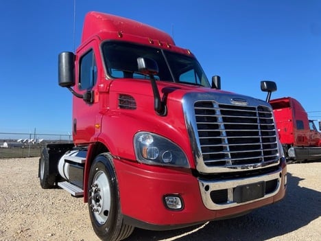 2017 FREIGHTLINER CASCADIA Single Axle Daycab