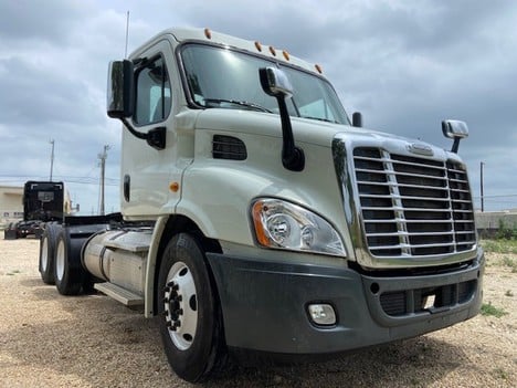 2014 FREIGHTLINER CASCADIA Tandem Axle Daycab