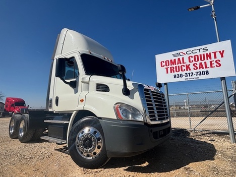 2017 FREIGHTLINER CASCADIA Tandem Axle Daycab