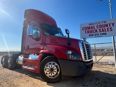 2019 FREIGHTLINER CASCADIA Tandem Axle Daycab