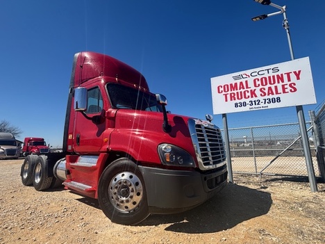 2020 FREIGHTLINER CASCADIA Tandem Axle Daycab