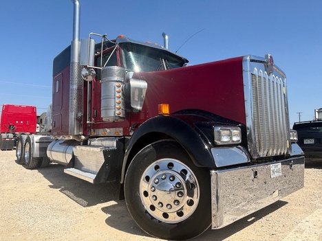 2012 KENWORTH W900L Tandem Axle Sleeper