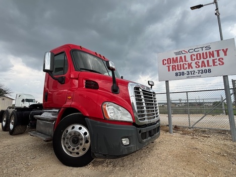 2019 FREIGHTLINER CASCADIA Tandem Axle Daycab