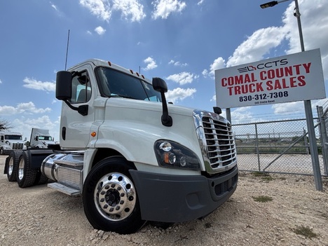 2019 FREIGHTLINER CASCADIA Tandem Axle Daycab