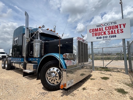 2003 PETERBILT 379 Tandem Axle Sleeper