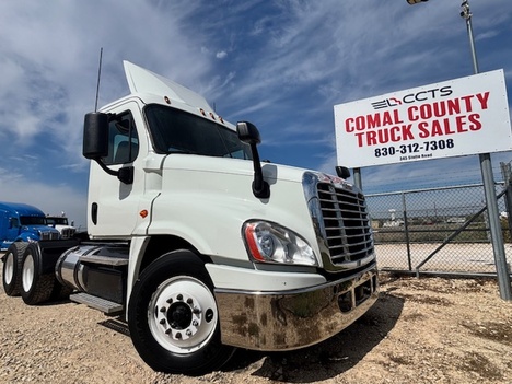 2018 FREIGHTLINER CASCADIA Tandem Axle Daycab