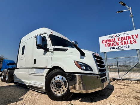 2020 FREIGHTLINER CASCADIA 126 Tandem Axle Sleeper