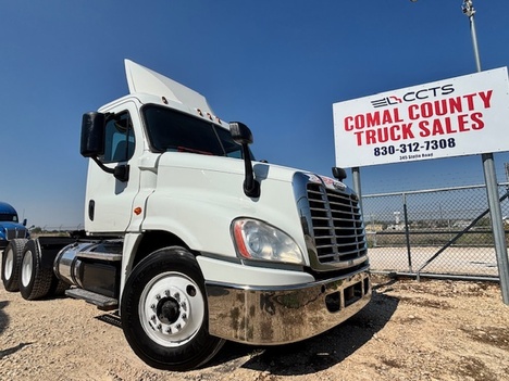 2018 FREIGHTLINER CASCADIA Tandem Axle Daycab