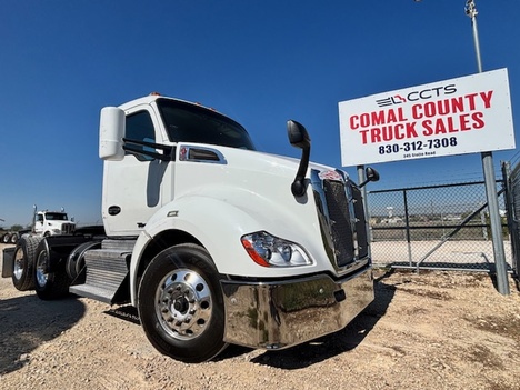 2017 KENWORTH T680 Tandem Axle Daycab