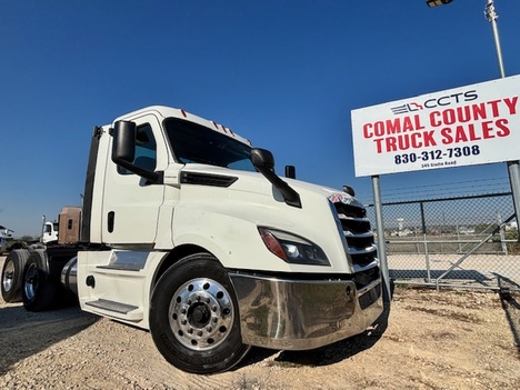 2019 FREIGHTLINER CASCADIA 126 Tandem Axle Daycab