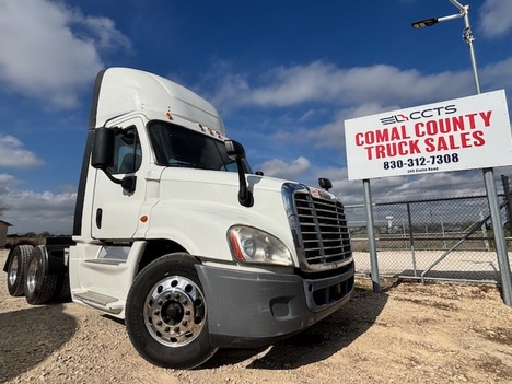 2014 FREIGHTLINER CASCADIA Tandem Axle Daycab