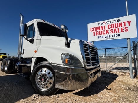 2017 FREIGHTLINER CASCADIA Tandem Axle Daycab #1217 2017 FREIGHTLINER CASCADIA Tandem Axle Daycab #1217