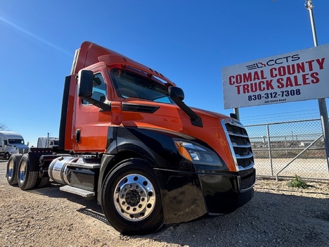 2019 FREIGHTLINER CASCADIA 126 Tandem Axle Daycab #1229
