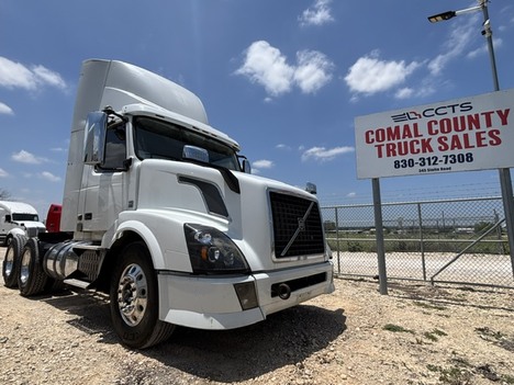 2013 VOLVO VNL300 Tandem Axle Daycab #1271