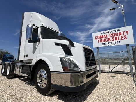 2017 VOLVO VNL300 Tandem Axle Sleeper #1296 2017 VOLVO VNL300 Tandem Axle Sleeper #1296