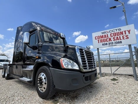 2016 FREIGHTLINER CASCADIA Tandem Axle Sleeper #1306 2016 FREIGHTLINER CASCADIA Tandem Axle Sleeper #1306